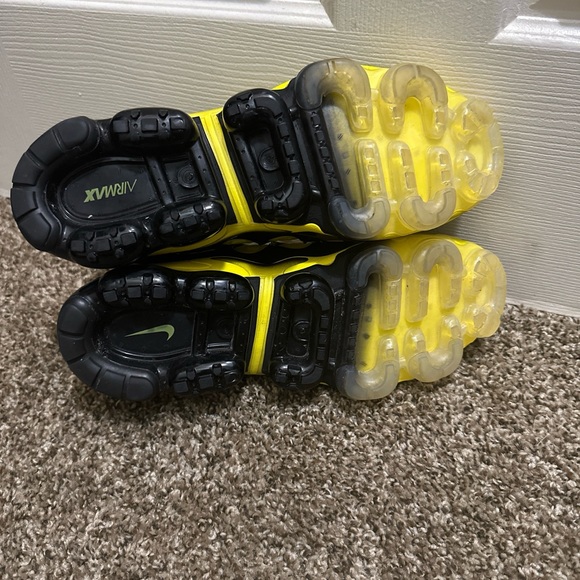 Used - Vapormax Plus - Don’t wear anymore - Wore less than 10 times - $188 obo - Picture 2 of 5
